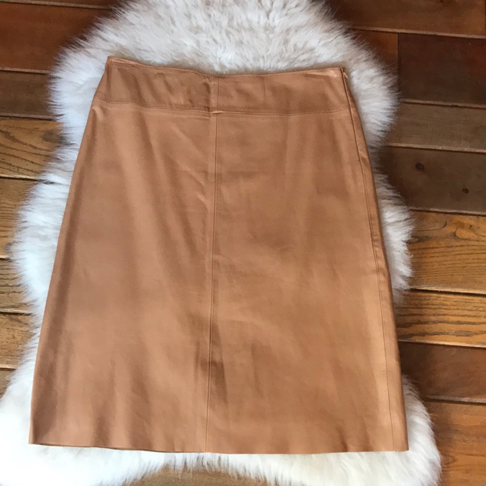Parallel real leather pencil skirt.🌺